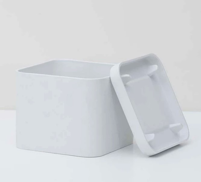 Cubic polymer pot with saucer
